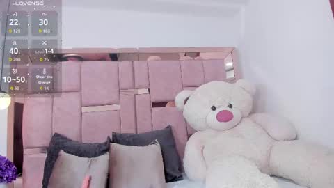 Luna Bloom online show from June 26, 7:09 am