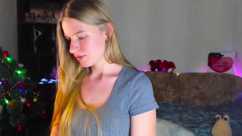 Snapshot of luna_evan chatting on January 2, 12:24 pm luna_evan online show from January 2, 12:24 pm