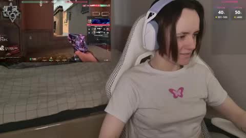 luna_loveeee online show from April 15, 5:19 am