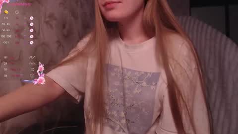 Snapshot of luna_loveisgood chatting on October 21, 4:49 am Luna online show from October 21, 4:49 am