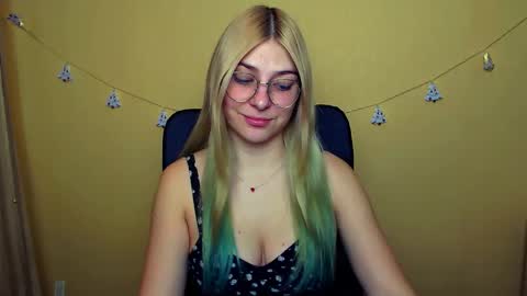 Snapshot of luna_lush_ chatting on December 20, 9:32 am Luna online show from December 20, 9:32 am