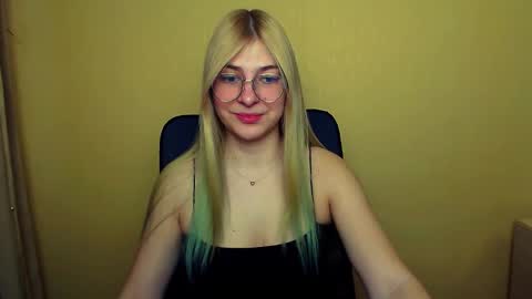 Snapshot of luna_lush_ chatting on February 4, 8:24 am Luna online show from February 4, 8:24 am