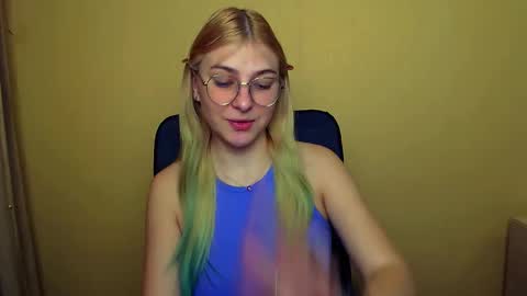 Snapshot of luna_lush_ chatting on January 31, 8:32 am Luna online show from January 31, 8:32 am