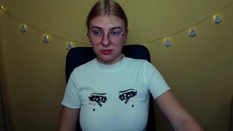 Snapshot of luna_lush_ chatting on December 7, 9:06 am Luna online show from December 7, 9:06 am