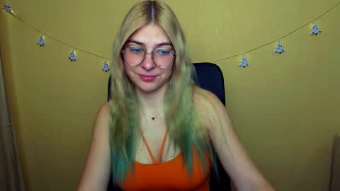 Snapshot of luna_lush_ chatting on December 14, 9:29 am Luna online show from December 14, 9:29 am