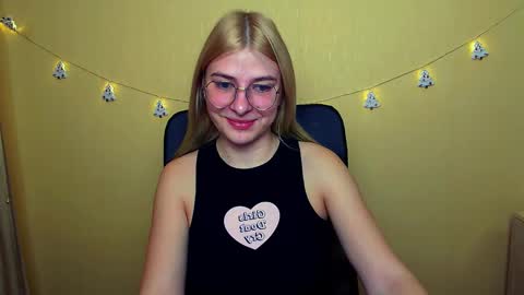 Snapshot of luna_lush_ chatting on December 5, 7:16 am Luna online show from December 5, 7:16 am