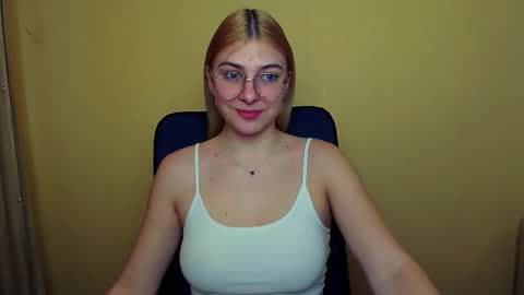 Snapshot of luna_lush_ chatting on January 14, 8:20 am Luna online show from January 14, 8:20 am