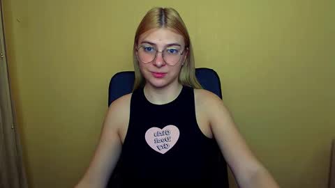 Snapshot of luna_lush_ chatting on January 13, 8:15 am Luna online show from January 13, 8:15 am