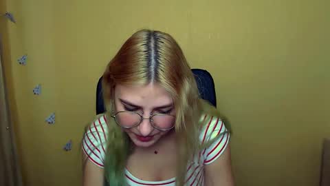 Snapshot of luna_lush_ chatting on December 18, 9:25 am Luna online show from December 18, 9:25 am