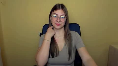 Snapshot of luna_lush_ chatting on October 11, 9:25 am Luna online show from October 11, 9:25 am