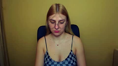 Snapshot of luna_lush_ chatting on January 29, 8:29 am Luna online show from January 29, 8:29 am