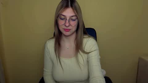 Snapshot of luna_lush_ chatting on October 1, 8:52 am Luna online show from October 1, 8:52 am