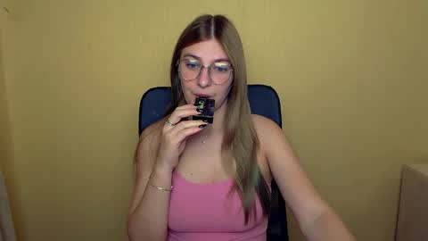 Snapshot of luna_lush_ chatting on September 29, 8:19 am Luna online show from September 29, 8:19 am