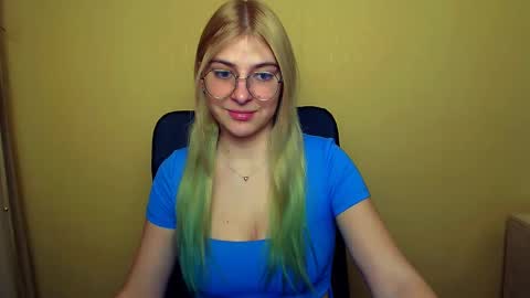 Snapshot of luna_lush_ chatting on January 25, 8:21 am Luna online show from January 25, 8:21 am