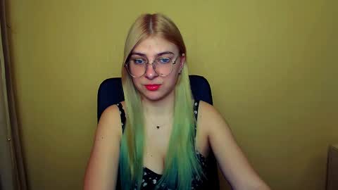 Snapshot of luna_lush_ chatting on January 24, 8:34 am Luna online show from January 24, 8:34 am