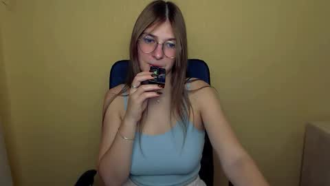 Snapshot of luna_lush_ chatting on October 9, 9:13 am Luna online show from October 9, 9:13 am