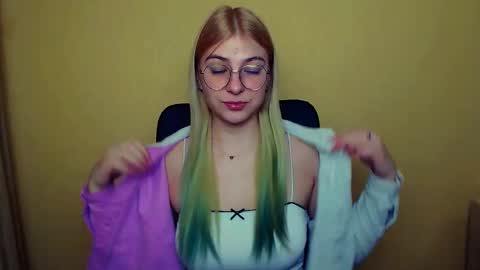 Snapshot of luna_lush_ chatting on January 21, 8:30 am Luna online show from January 21, 8:30 am