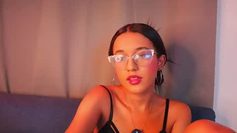 luna_valen online show from July 16, 9:30 pm