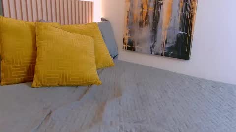 luna_valle online show from December 18, 10:47 pm