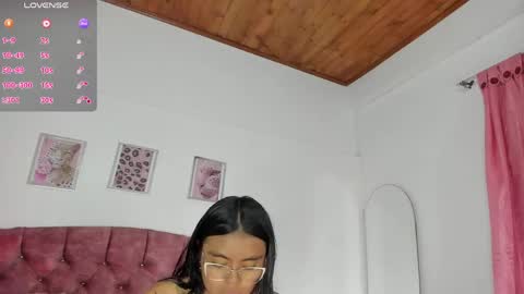 luna_velveth1 online show from April 12, 11:35 am