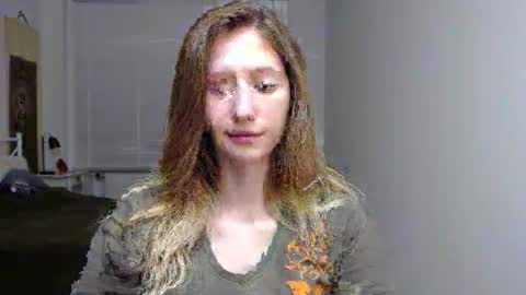 L U N A  online show from October 17, 5:43 am