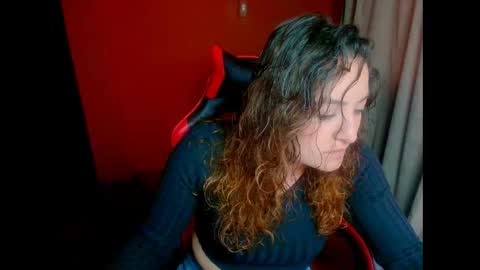 lunaa_m_ online show from April 20, 6:00 pm