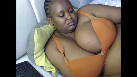 lunabloom01 online show from April 5, 7:46 pm