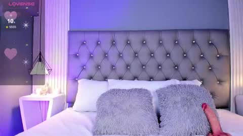 Luna  online show from January 6, 5:49 pm