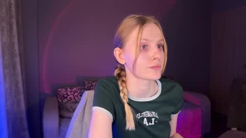 Snapshot of lunacyy chatting on September 14, 4:05 pm Britney online show from September 14, 4:05 pm