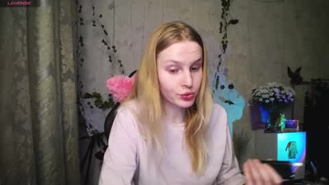 Snapshot of lunacyy chatting on October 18, 7:04 pm Britney online show from October 18, 7:04 pm