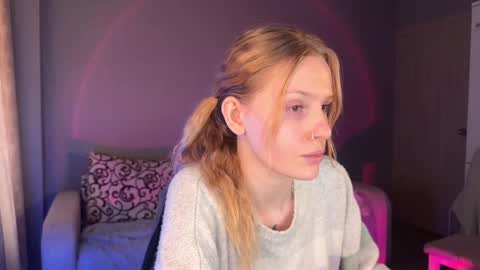 Snapshot of lunacyy chatting on September 29, 6:51 am Britney online show from September 29, 6:51 am
