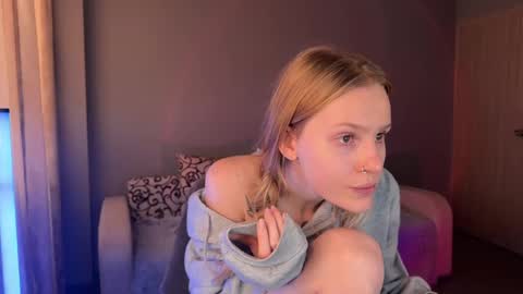 Snapshot of lunacyy chatting on September 16, 6:10 am Britney online show from September 16, 6:10 am