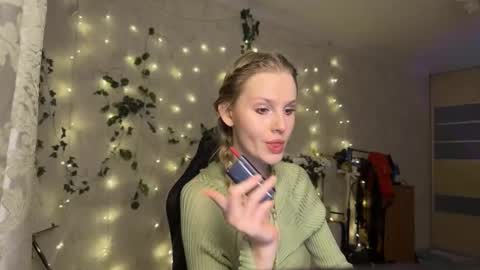 Snapshot of lunacyy chatting on October 14, 5:59 pm Britney online show from October 14, 5:59 pm