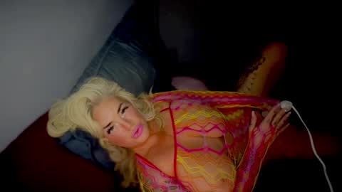 Luna Daddys Girl online show from April 12, 11:02 am