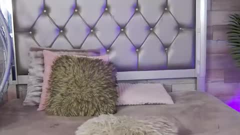 LunaJenner online show from April 22, 5:26 am