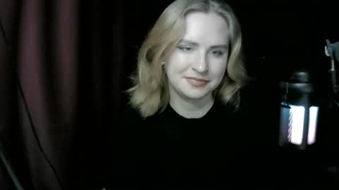 lunamystique_ online show from February 3, 8:12 pm