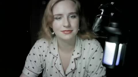 lunamystique_ online show from October 6, 8:46 pm