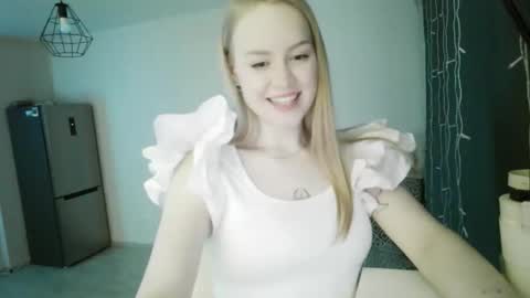 lunapeony online show from March 3, 6:58 pm