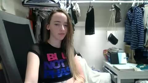 lunapixie2020 online show from January 17, 11:18 pm