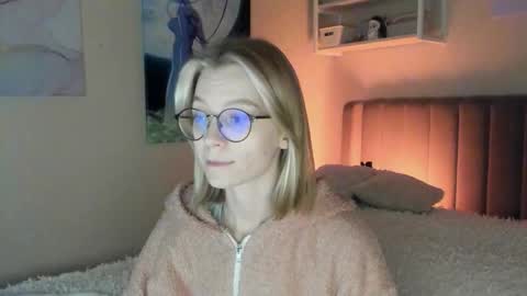 Snapshot of lunar_sofia chatting on September 25, 1:10 pm Sofia online show from September 25, 1:10 pm