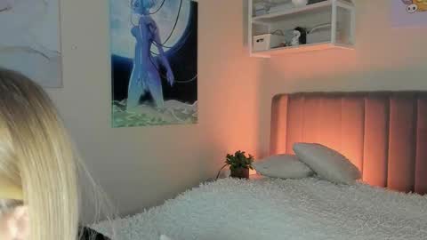 Snapshot of lunar_sofia chatting on October 4, 12:44 pm Sofia online show from October 4, 12:44 pm