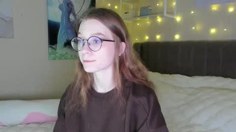 Snapshot of lunar_sofia chatting on March 7, 11:29 am Sofia online show from March 7, 11:29 am