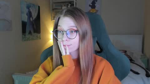 Snapshot of lunar_sofia chatting on December 2, 8:31 pm Sofia online show from December 2, 8:31 pm