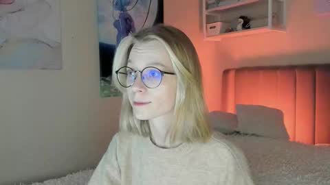 Snapshot of lunar_sofia chatting on October 28, 1:28 pm Sofia online show from October 28, 1:28 pm