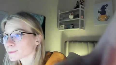 Snapshot of lunar_sofia chatting on October 17, 5:27 pm Sofia online show from October 17, 5:27 pm