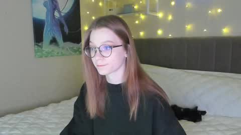 Snapshot of lunar_sofia chatting on February 11, 3:29 pm Sofia online show from February 11, 3:29 pm