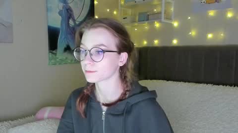 Snapshot of lunar_sofia chatting on March 6, 10:20 am Sofia online show from March 6, 10:20 am