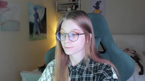 Snapshot of lunar_sofia chatting on December 6, 6:17 pm Sofia online show from December 6, 6:17 pm