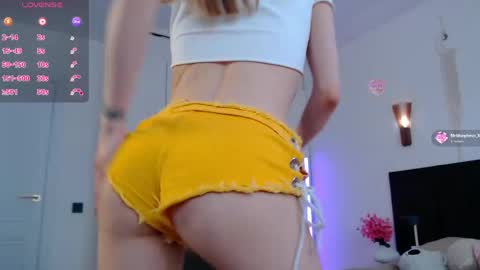 LunaticaBae online show from April 20, 2:58 am