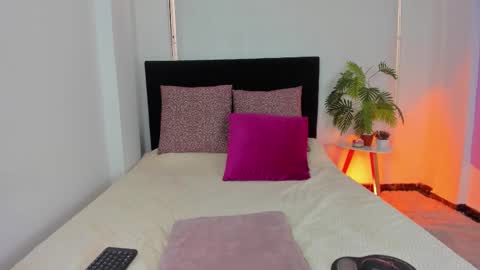 lunavelvet7 online show from November 15, 7:59 pm